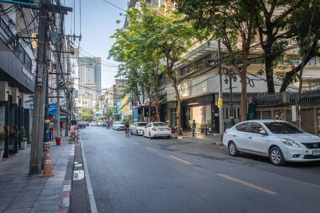位于是隆的公寓套间 曼谷 外观 照片